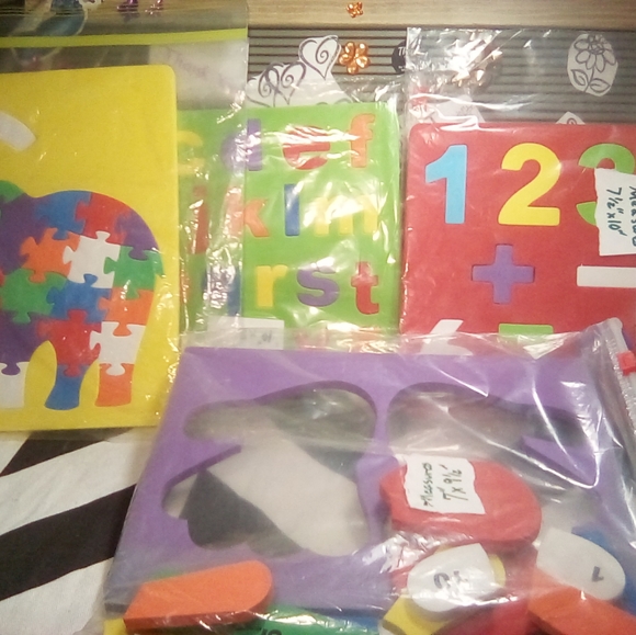 3 FOR $15 STYROFOAM LEARNING NUMBERS ALPHABET RIGHT LEFT HANDS GREAT CONDITION - Picture 2 of 4